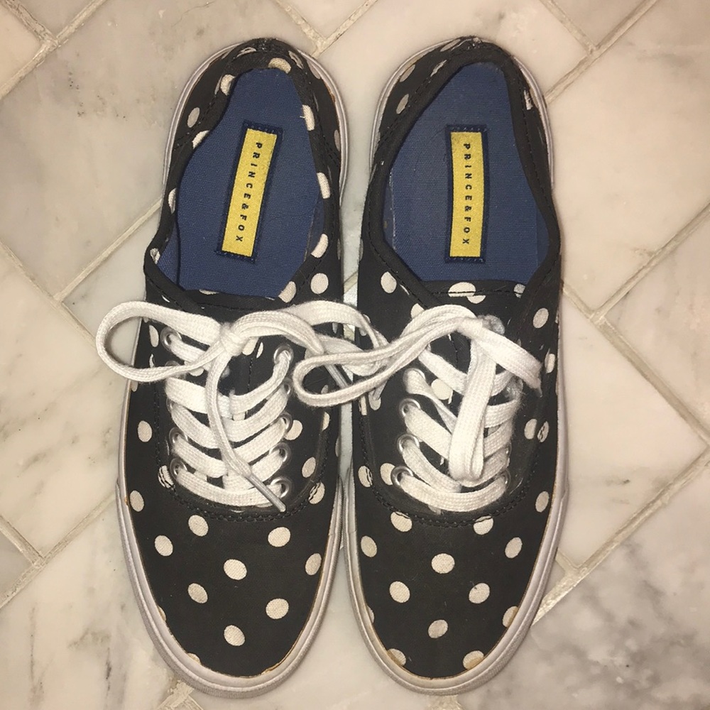 Aeropostale low-top polka dot sneakers